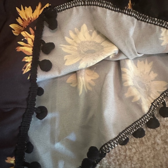 Sunflower shorts - Picture 3 of 5